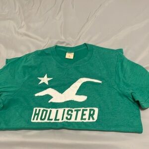 Hollister t shirt size large